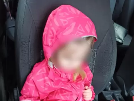 Поліція Бучанщини повернула батькам трирічну дівчинку, знайдену в Ірпені