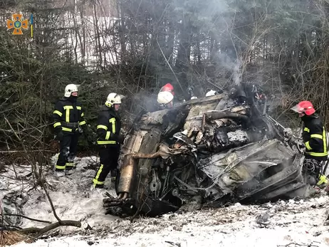 На Прикарпатье столкнулись три автомобиля, один человек сгорел и двое получили травмы