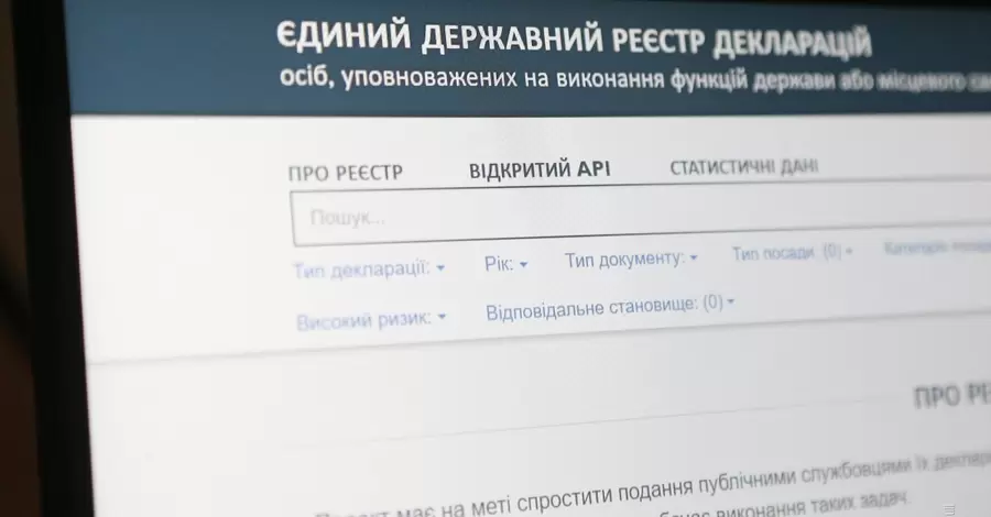 В январе нардеп Железняк купил INFINITI QX50, а Шуфрич почти 400 тысяч заплатил за обучение детей