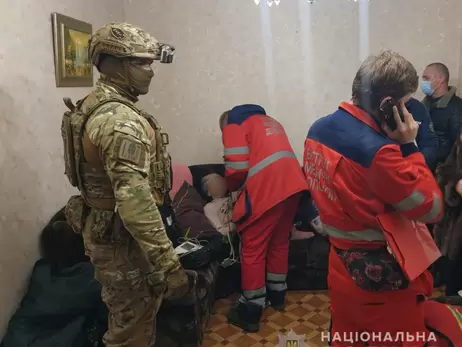 В Харькове аферистка держала в неволе пенсионерку, чтобы завладеть ее квартирой