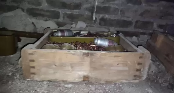 Українські силовики виявили сховище з боєприпасами на лінії розмежування