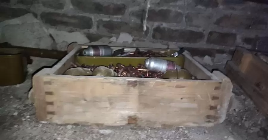 Українські силовики виявили сховище з боєприпасами на лінії розмежування