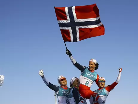 Після першого золота норвежці беруть і друге. Україна лише тринадцята у біатлонній естафеті