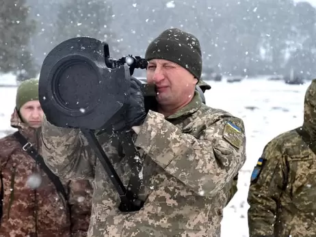 На Чернігівщині проходять навчання - українські військові вчаться стріляти із протитанкових комплексів NLAW