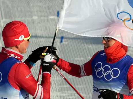 Пекин-2022. Российские лыжники Большунов и Спицов берут золото и серебро в скиатлоне