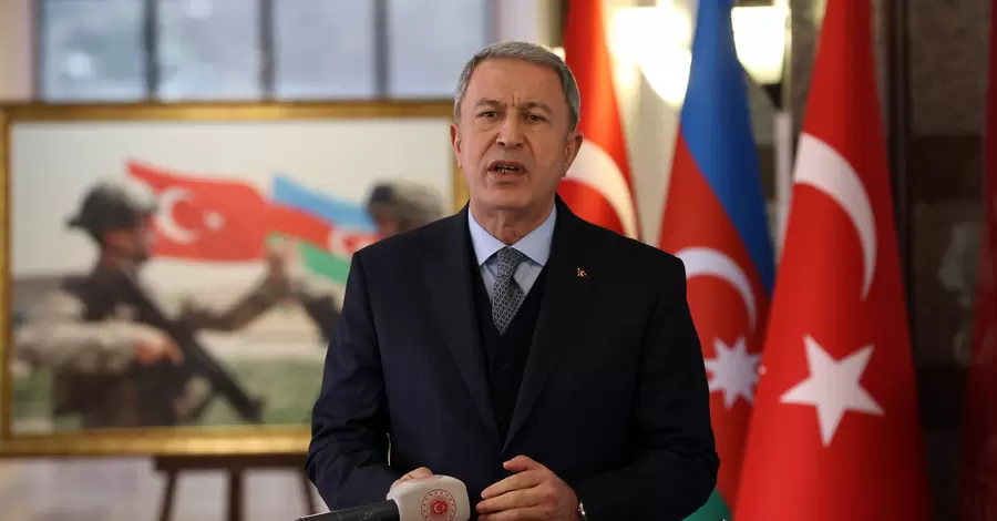 Міністр оборони Туреччини, який супроводжував Ердогана в Україну, також заразився коронавірусом