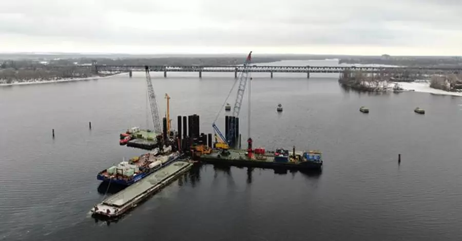 «Велике будівництво»: міст через Дніпро у Кременчуці зводять з випереджанням графіка