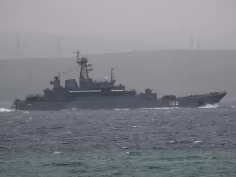 Три больших десантных корабля России вошли в Черное море, еще три - на подходе