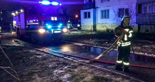 Вночі в Києві горіла багатоповерхівка, загинула людина