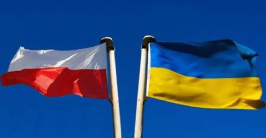 Влада Польщі схвалила передачу Україні військової техніки