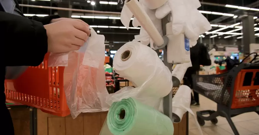 Эксперты о запрете пластиковых пакетов: производство бумаги и стекла еще вреднее для экологии