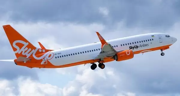 SkyUp приостановил продажу билетов из-за прекращения страхования самолетов в небе Украины