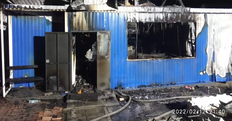 У Станиці Луганській вибухнуло та згоріло кафе “Мрія”, 12 людей постраждали