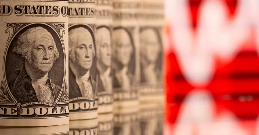 Долар росте на тлі панічних новин: що далі