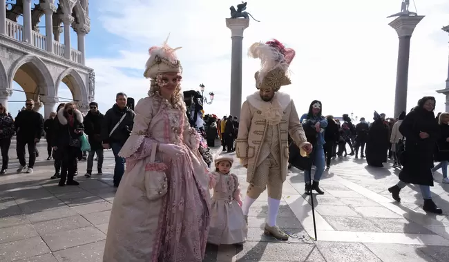 В Венеции проходит традиционный карнавал