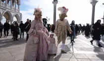 В Венеции проходит традиционный карнавал