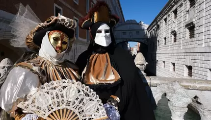 В Венеции впервые за два года открылся легендарный карнавал