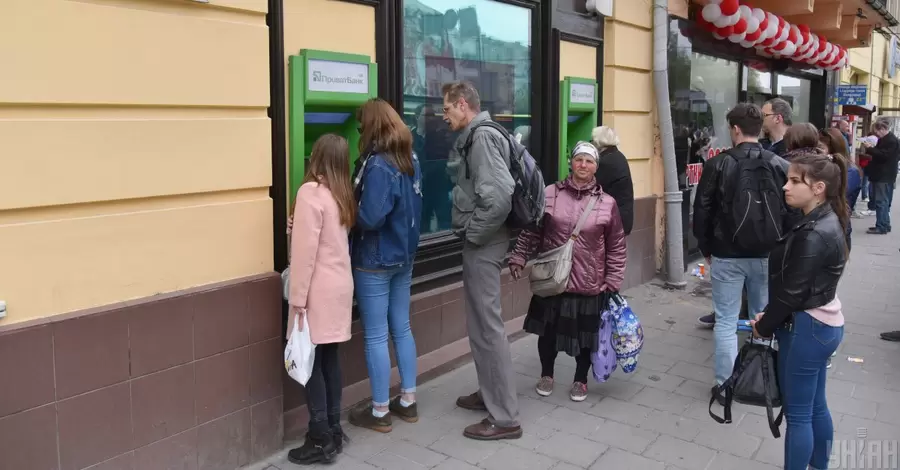Клієнтам ПриватБанку розіслали фейкові смс про непрацюючі банкомати