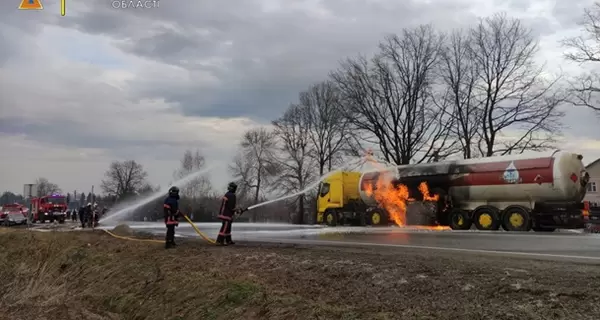 В Ивано-Франковской области второй день горит цистерна с газом 
