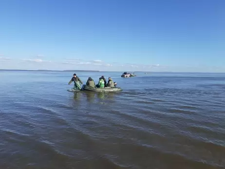 На Дніпрі 8 рибалок “спливли” на крижині, а 3 поліцейські провалилися під воду, рятуючи чоловіка