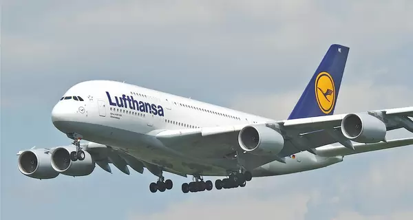 Екіпаж Lufthansa відмовився летіти в Україну через загрозу вторгнення РФ