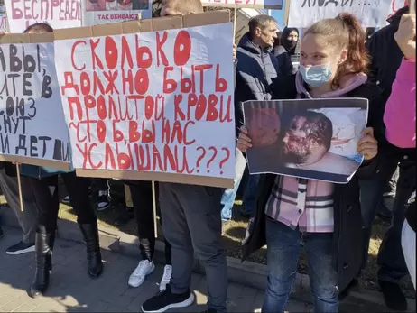 СМИ: Под исправительной колонией в Одессе митингуют родственники заключенных