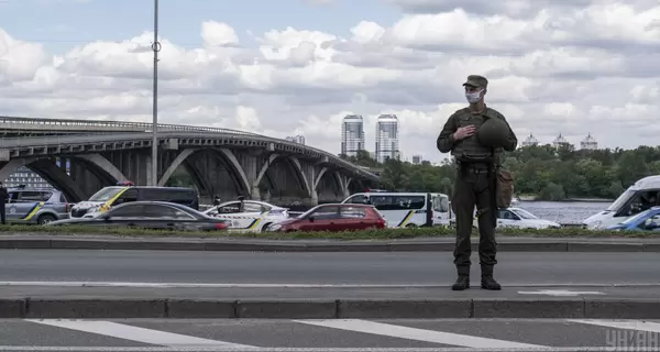 Верховная Рада ввела в Украине чрезвычайное положение с полуночи 24 февраля и до 25 марта