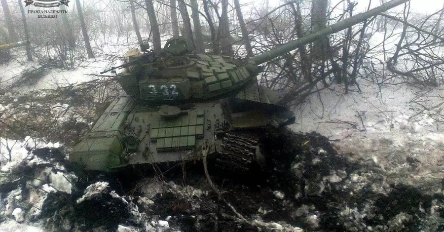Обстріли в Україні: На Донбасі збитий шостий літак, а під Харковом спалено чотири танки