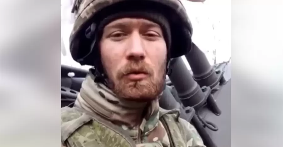 Бійці ЗСУ передали українцям з передової та заспівали для них пісню про Бандеру