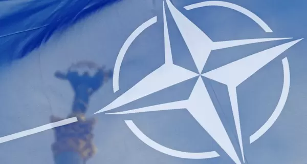 Реакція НАТО: 25 лютого проведуть екстрений саміт щодо ситуації в Україні, але свої війська не вводитимуть