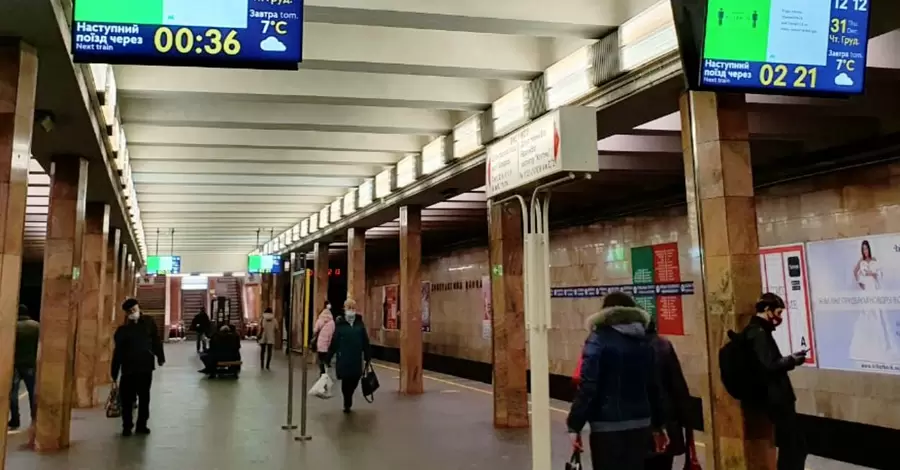 В Киеве четыре станции метро работают как укрытия в случае воздушной тревоги