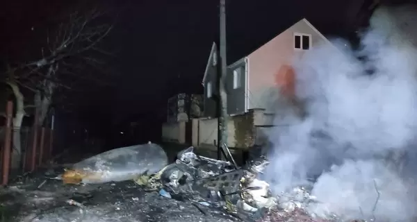 Обстрелы в Киеве: обломки летательных аппаратов попали в дома, есть пострадавшие