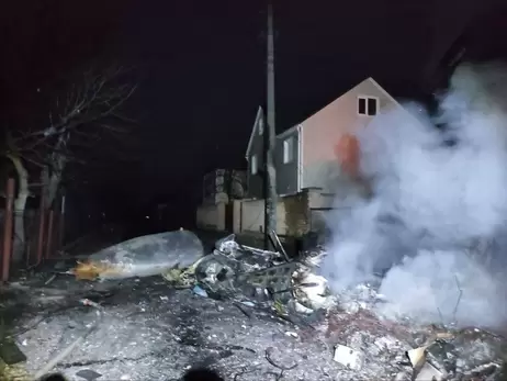Обстрелы в Киеве: обломки летательных аппаратов попали в дома, есть пострадавшие