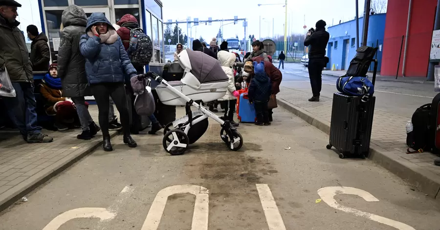 Какие страны помогут беженцам из Украины: в Словакию пустят без загранпаспорта, а в Польшу - без вакцинации  