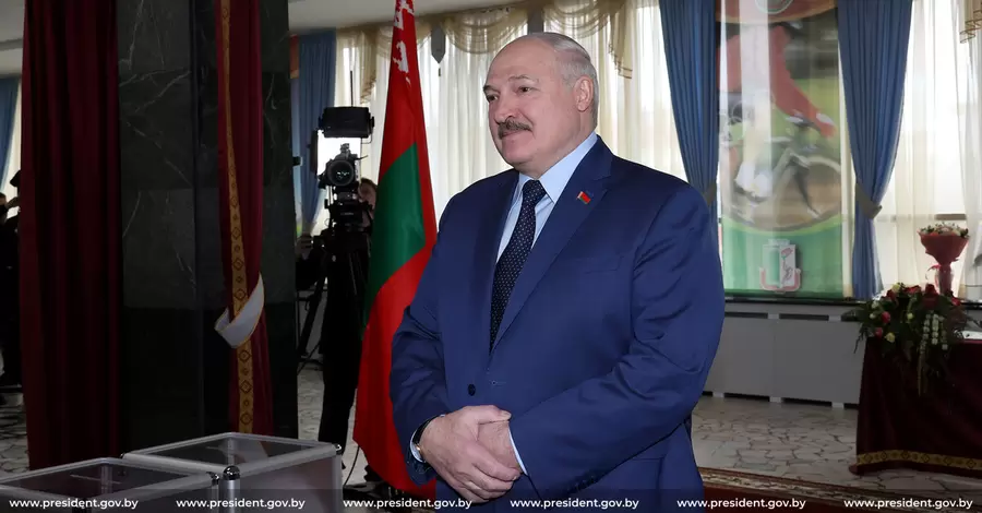 Лукашенко заявил, что происходящее в Украине  - «это цветочки»: Если дальше так будет продолжаться, вырастут ягодки