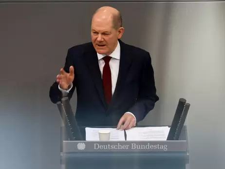 Олаф Шольц виступив із могутньою промовою у Бундестазі, поставивши хрест на особливих стосунках із Росією: Ця війна – війна Путіна!