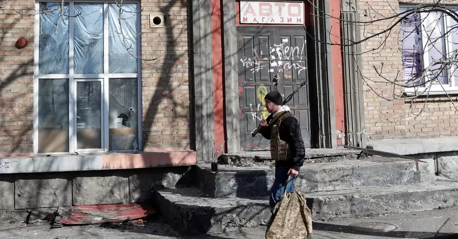 В Киеве откроют продуктовые магазины и заработает коммунальный транспорт