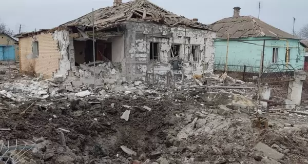 Жителі гарячих точок Донбасу намагаються залишити свої будинки