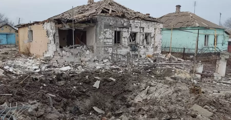Жителі гарячих точок Донбасу намагаються залишити свої будинки
