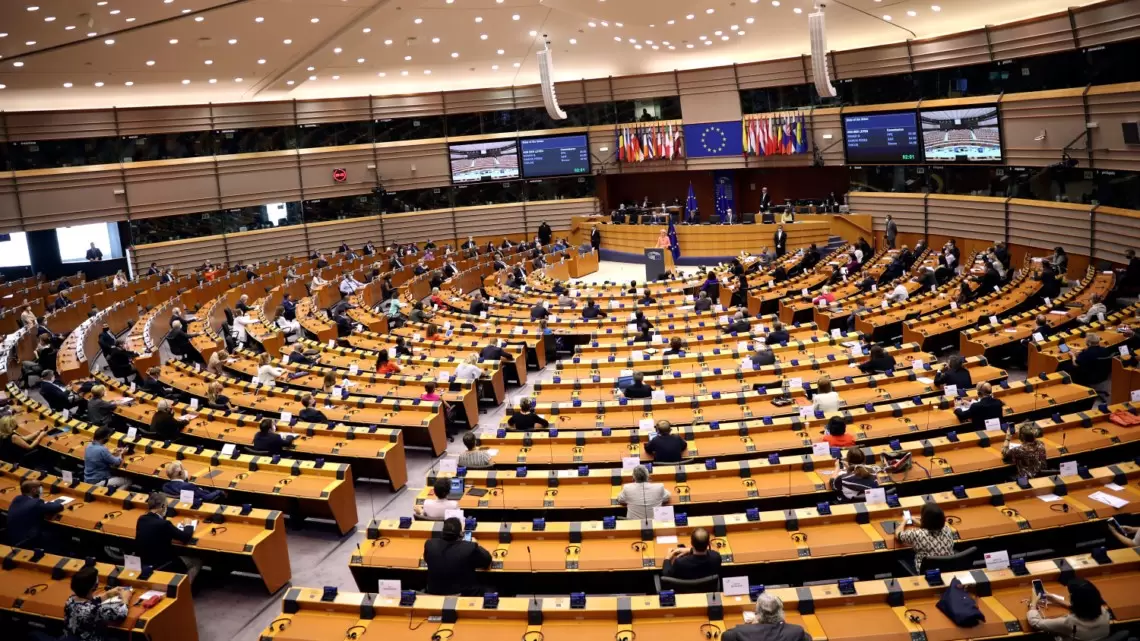 Решение Европарламента: Украине предоставить статус кандидата в ЕС, а против России ужесточить санкции