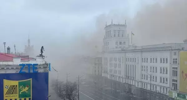 У Харкові завдали ракетного удару по самому центру міста, пошкоджено житлові будинки та міськраду