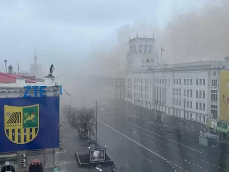В Харькове нанесли ракетный удар по самому центру города, повреждены жилые дома и горсовет