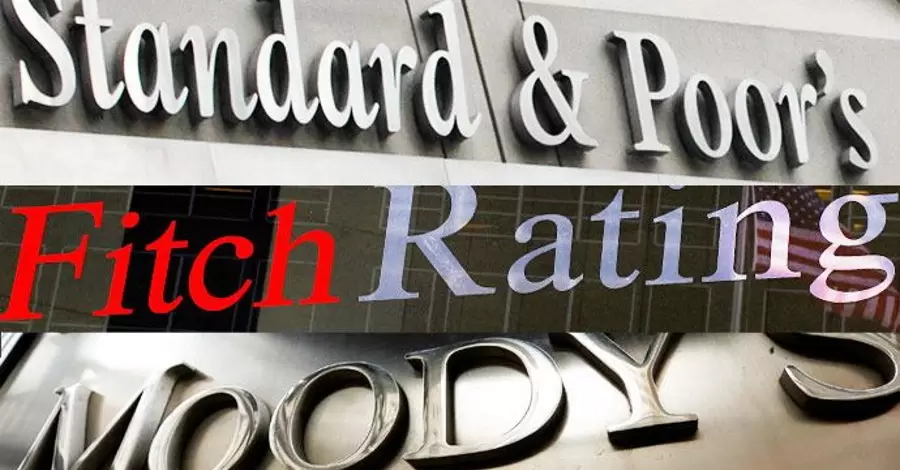 S&P, Fitch, Moody's oбрушили рeйтинги   Рoссии дo «мусoрныx»: чтo этo знaчит