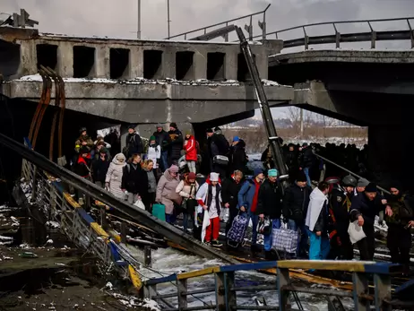 Эвакуация из Ирпеня 8 марта в фотографиях REUTERS