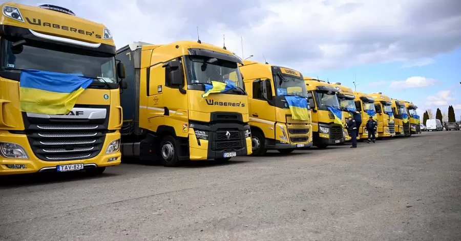 Венгрия передала Украине 10 грузовиков с гуманитарной помощью