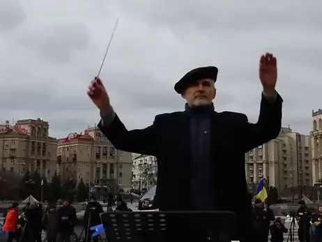 Симфонический оркестр призвал закрыть небо над Украиной, исполнив гимн на Майдане Независимости