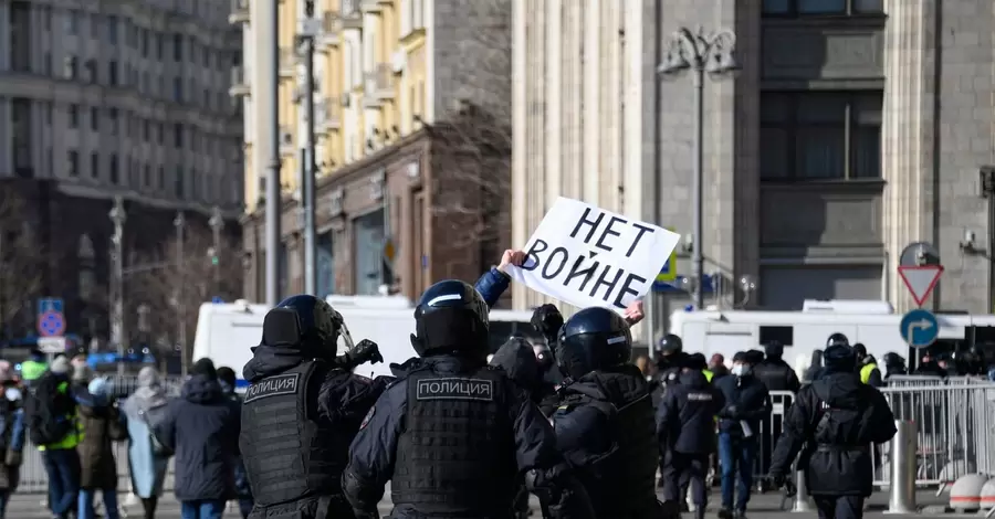 По всей России проходят антивоенные акции, задержаны больше 600 человек