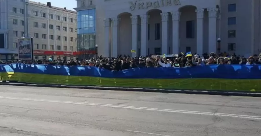 Жители Херсона и Мелитополя вышли на протесты под обстрелами российских оккупантов