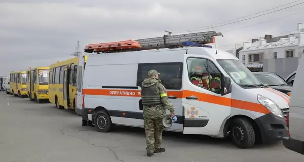 Евакуація з Маріуполя: вже 2 тисячі машин змогли вирватись із міста