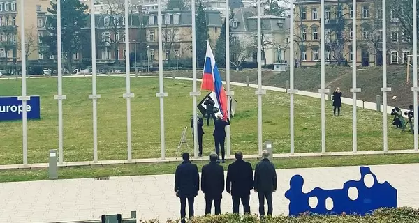 Исторический момент: Россию официально изгнали из Совета Европы и спустили флаг РФ